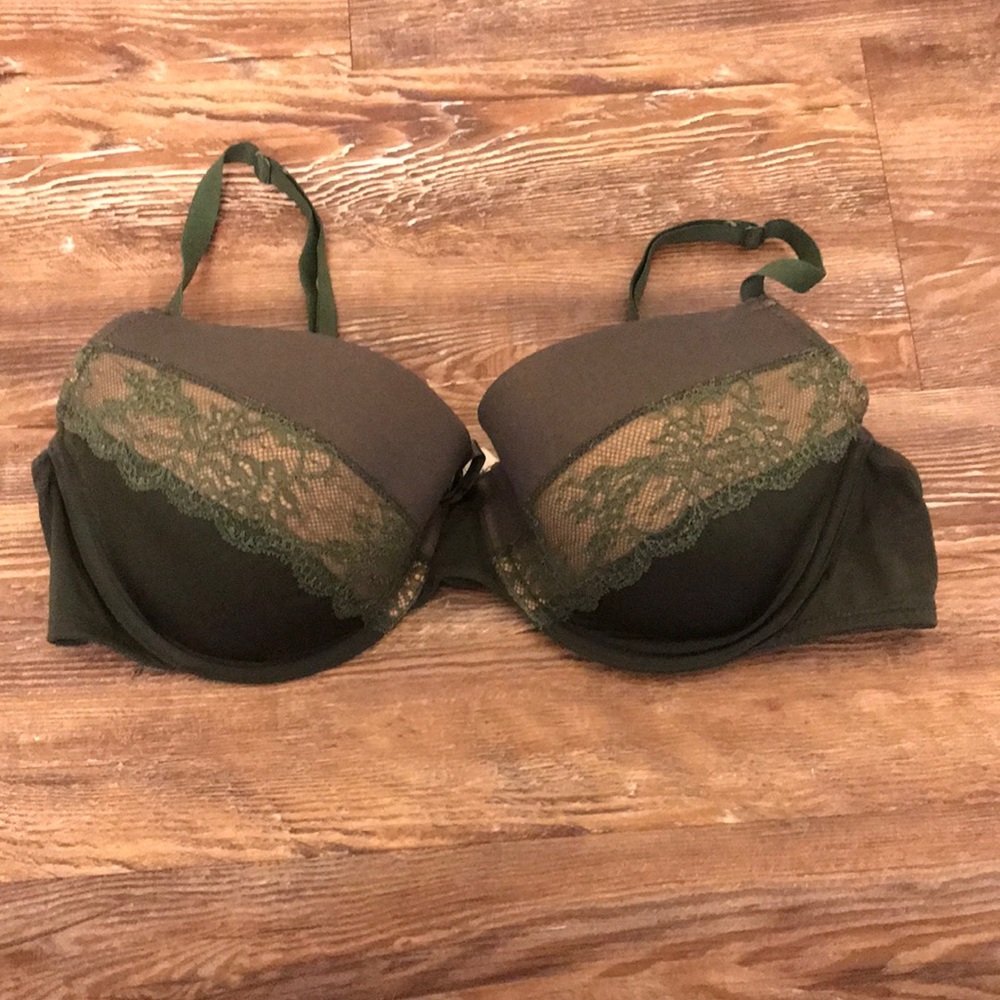 Green lace bra